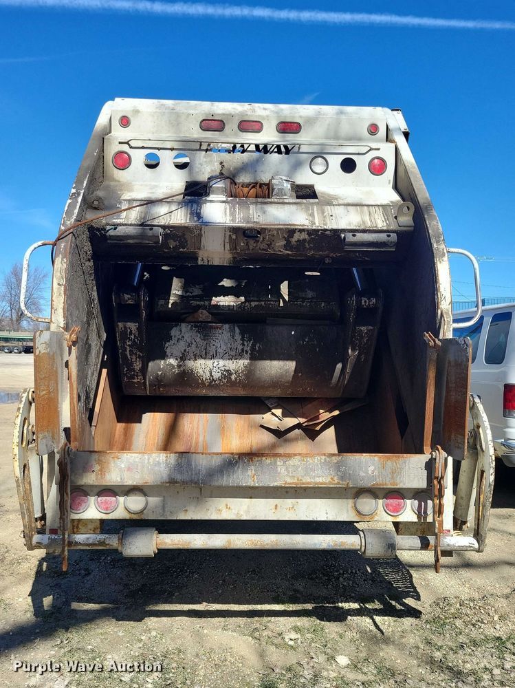 image for item NK9917 2014 Freightliner Business Class M2 refuse truck
