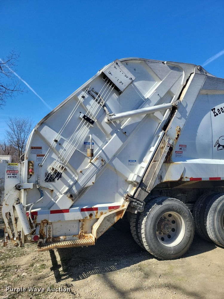 image for item NK9917 2014 Freightliner Business Class M2 refuse truck