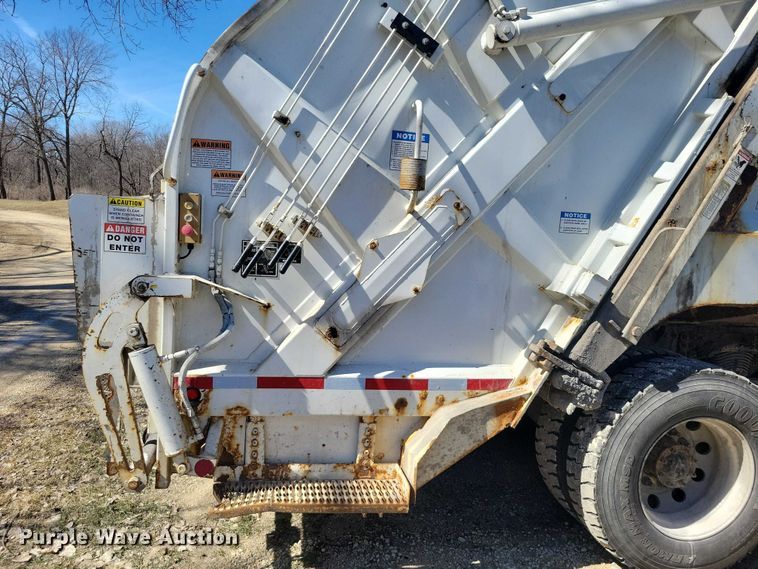 image for item NK9917 2014 Freightliner Business Class M2 refuse truck