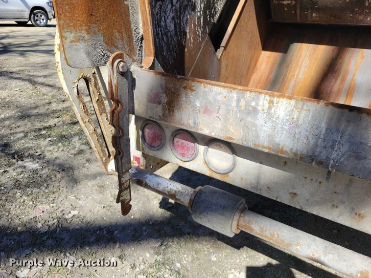 image for item NK9917 2014 Freightliner Business Class M2 refuse truck