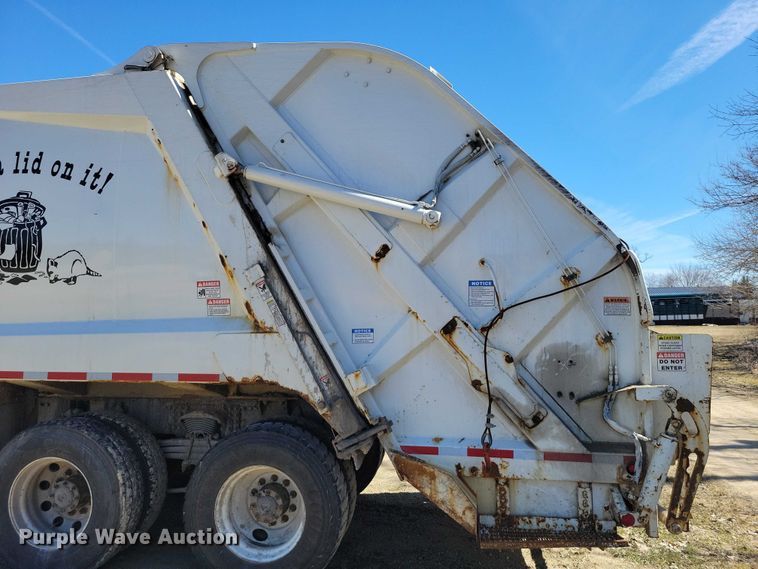 image for item NK9917 2014 Freightliner Business Class M2 refuse truck