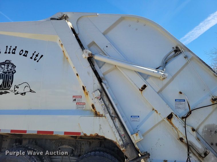 image for item NK9917 2014 Freightliner Business Class M2 refuse truck