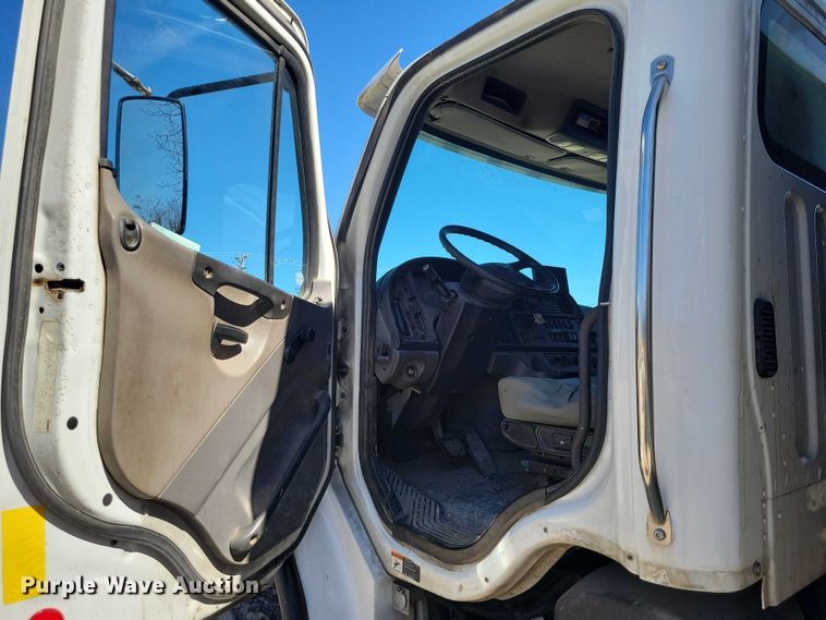 image for item NK9917 2014 Freightliner Business Class M2 refuse truck