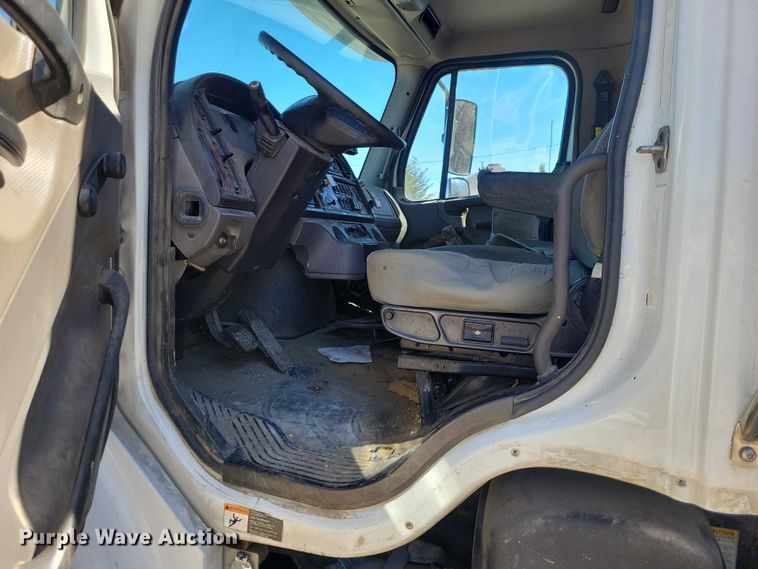 image for item NK9917 2014 Freightliner Business Class M2 refuse truck