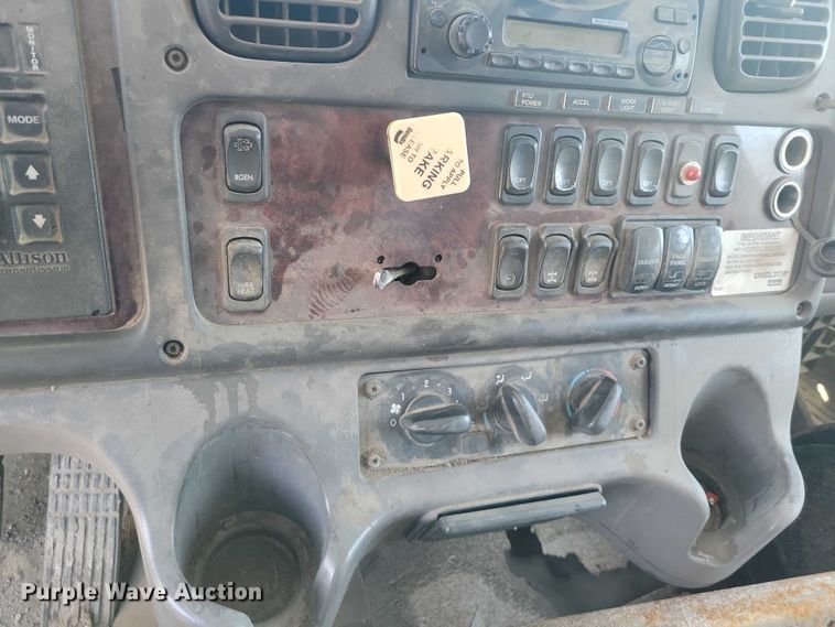 image for item NK9917 2014 Freightliner Business Class M2 refuse truck