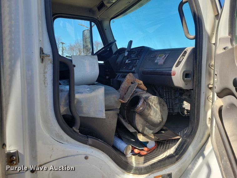image for item NK9917 2014 Freightliner Business Class M2 refuse truck