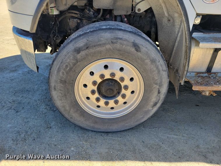 image for item NK9917 2014 Freightliner Business Class M2 refuse truck