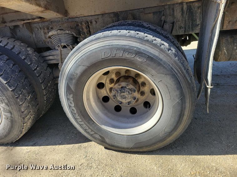 image for item NK9917 2014 Freightliner Business Class M2 refuse truck
