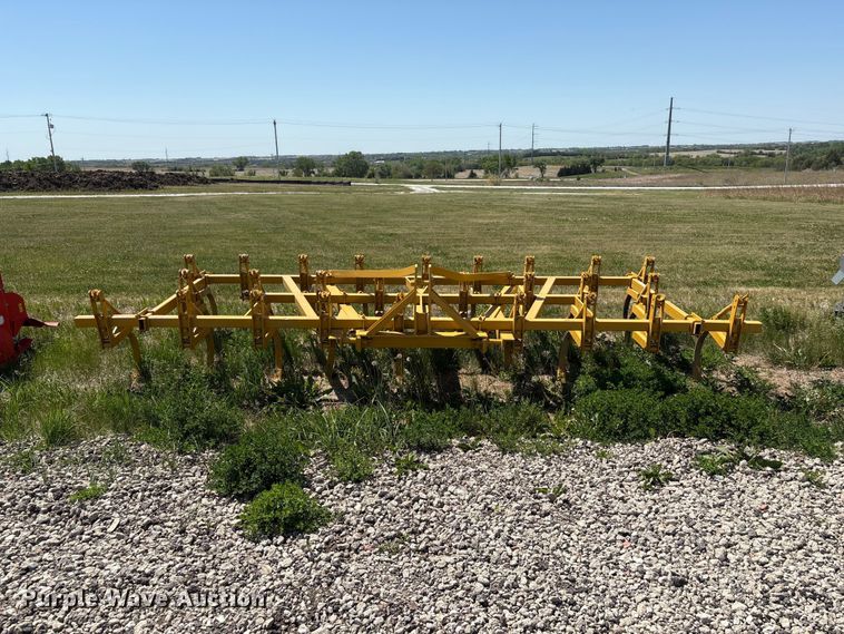 image for item DO5212 Field cultivator