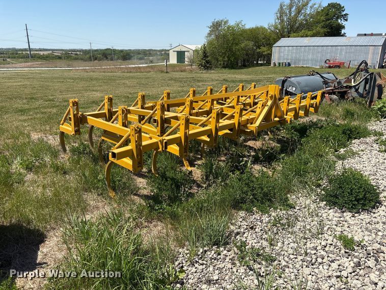 image for item DO5212 Field cultivator