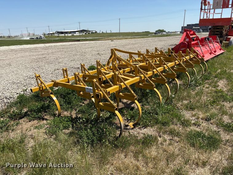 image for item DO5212 Field cultivator