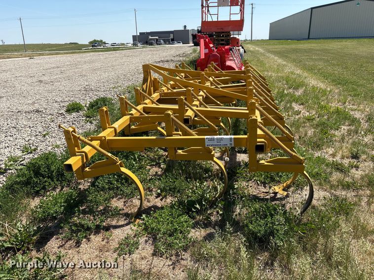 image for item DO5212 Field cultivator