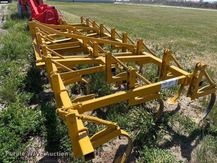 image for item DO5212 Field cultivator