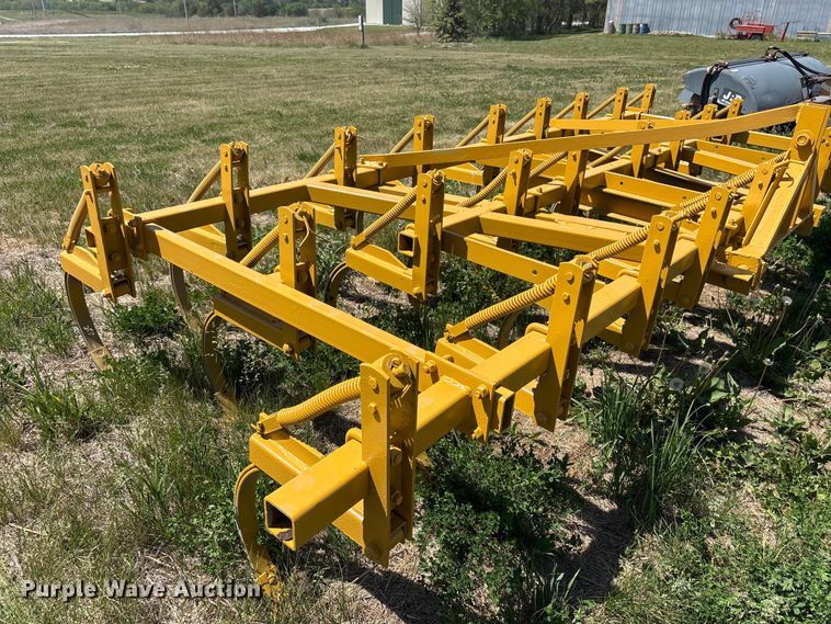 image for item DO5212 Field cultivator