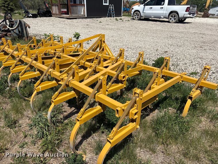 image for item DO5212 Field cultivator