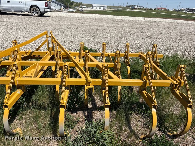 image for item DO5212 Field cultivator