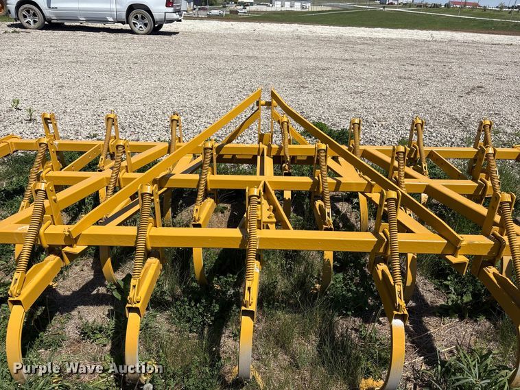 image for item DO5212 Field cultivator