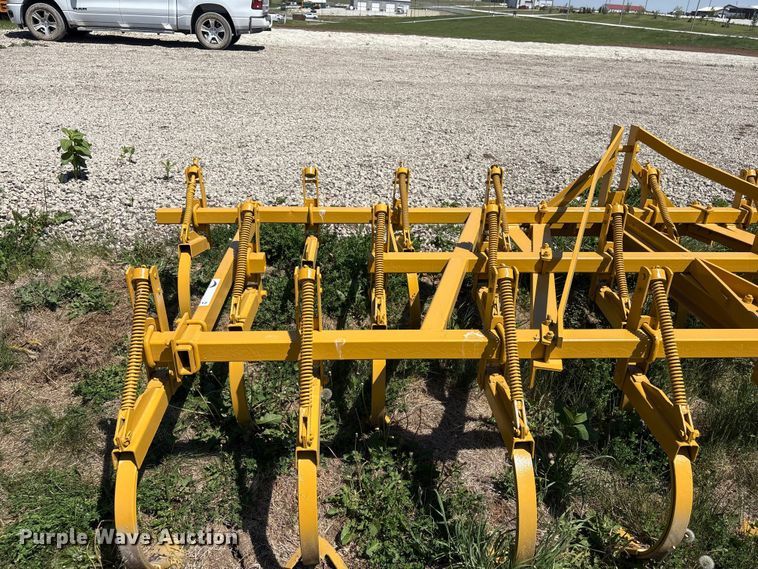 image for item DO5212 Field cultivator