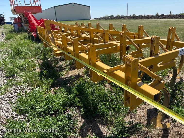 image for item DO5212 Field cultivator