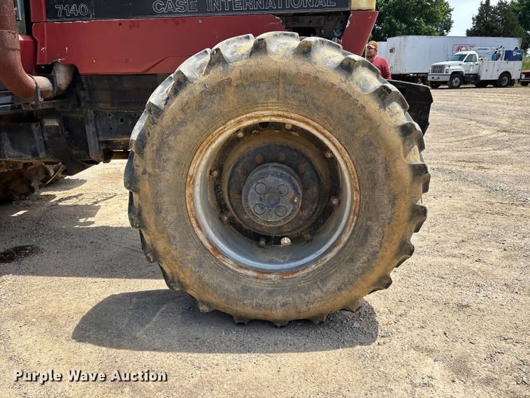 image for item DV4296 Case IH 7140 MFWD tractor