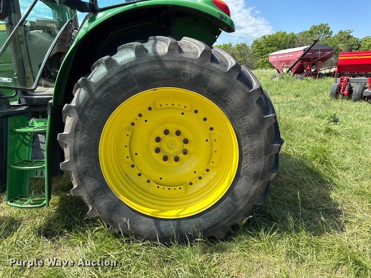 image for item DZ4460 2015 John Deere 6150M MFWD tractor