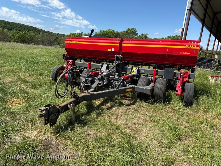 image for item DZ4461 Sunflower 9413 grain drill