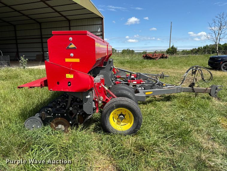 image for item DZ4461 Sunflower 9413 grain drill