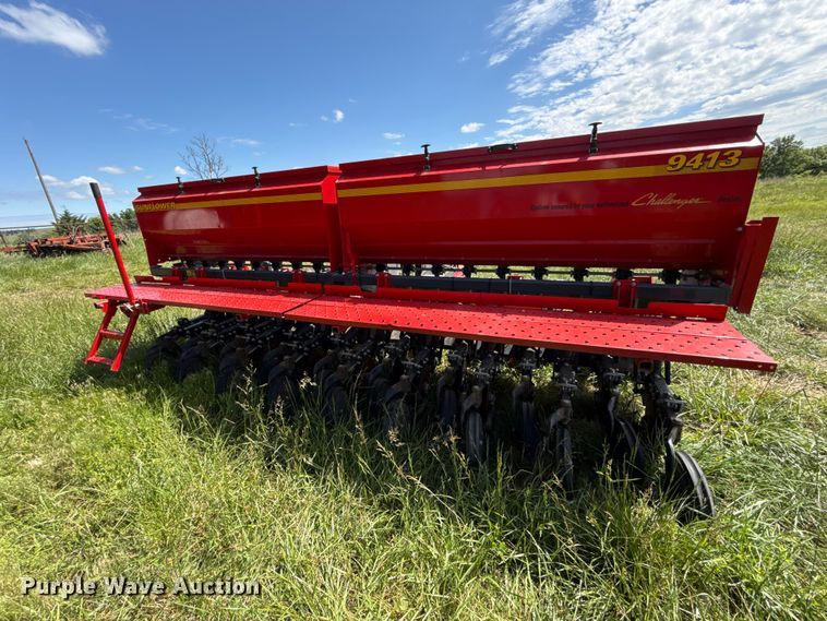 image for item DZ4461 Sunflower 9413 grain drill