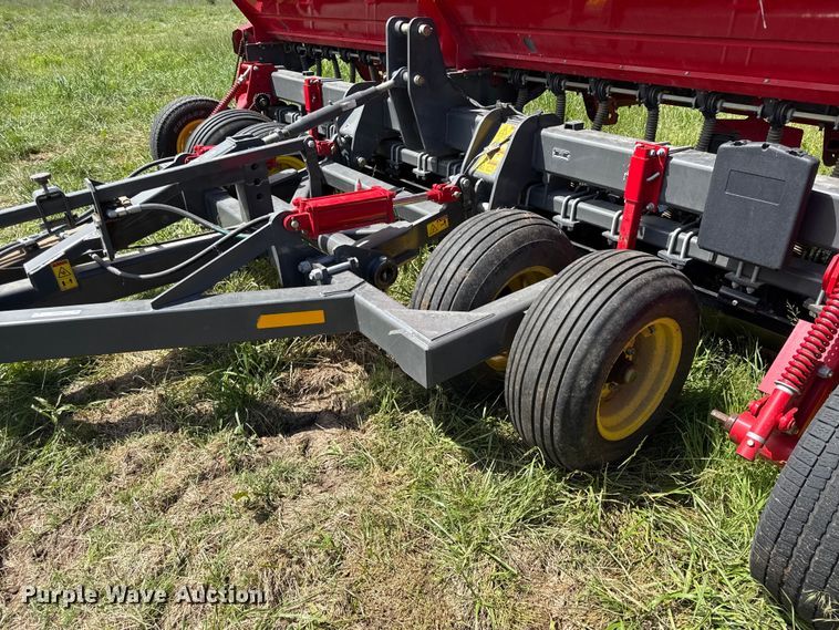 image for item DZ4461 Sunflower 9413 grain drill