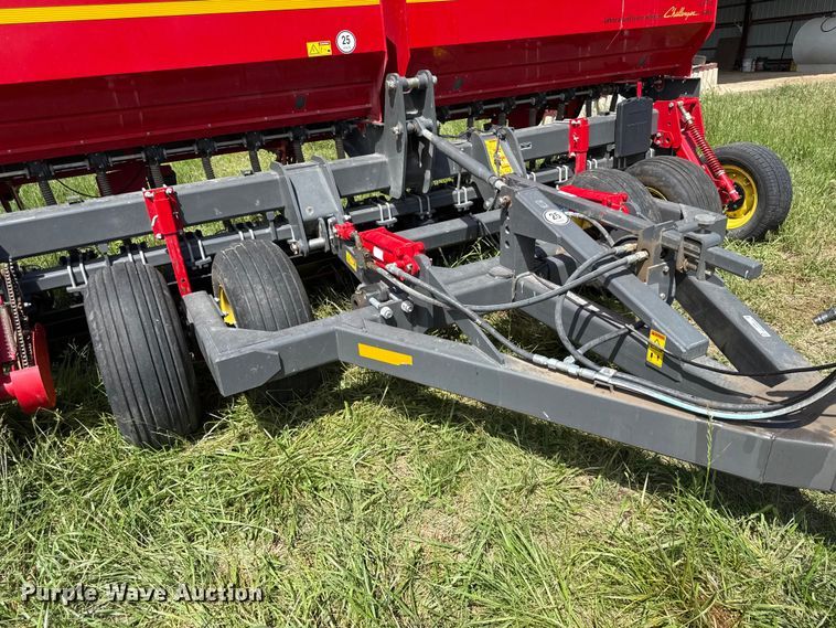 image for item DZ4461 Sunflower 9413 grain drill
