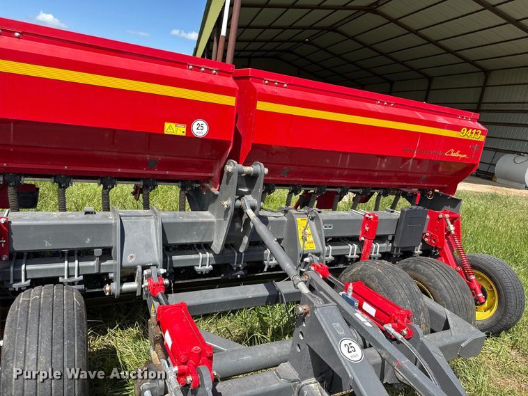 image for item DZ4461 Sunflower 9413 grain drill
