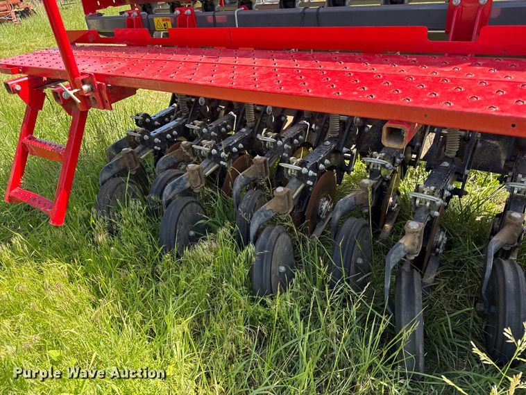image for item DZ4461 Sunflower 9413 grain drill
