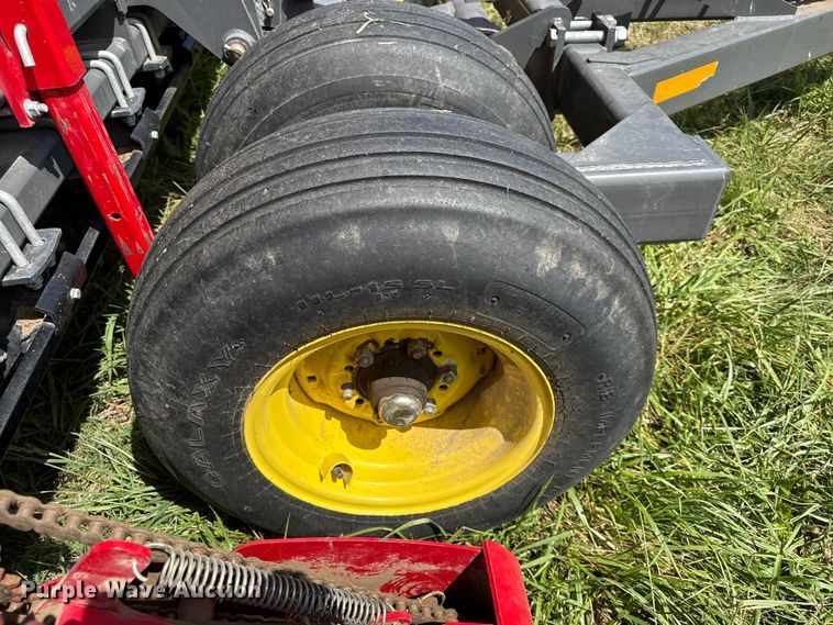 image for item DZ4461 Sunflower 9413 grain drill