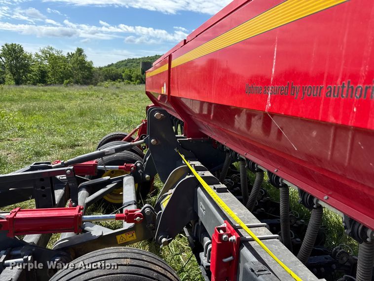 image for item DZ4461 Sunflower 9413 grain drill