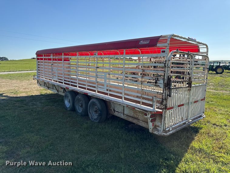 image for item DZ4470 2015 Top Hat BGN28X7-21E-F livestock trailer