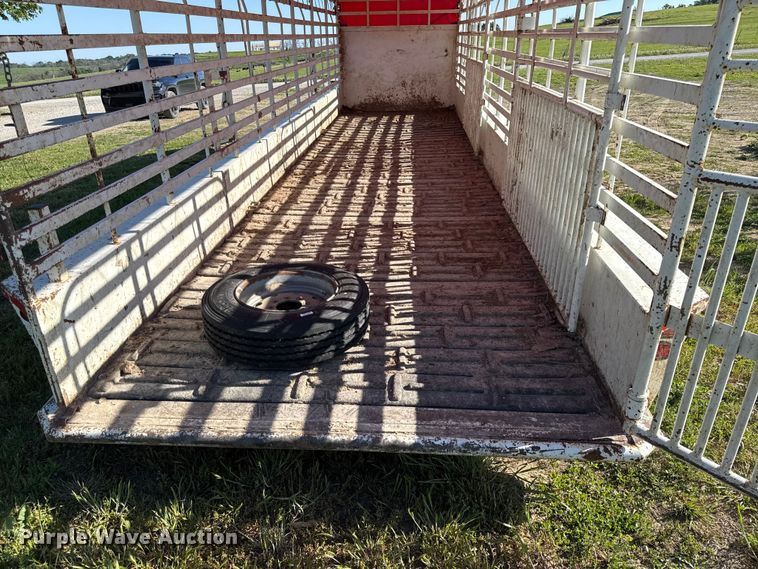image for item DZ4470 2015 Top Hat BGN28X7-21E-F livestock trailer