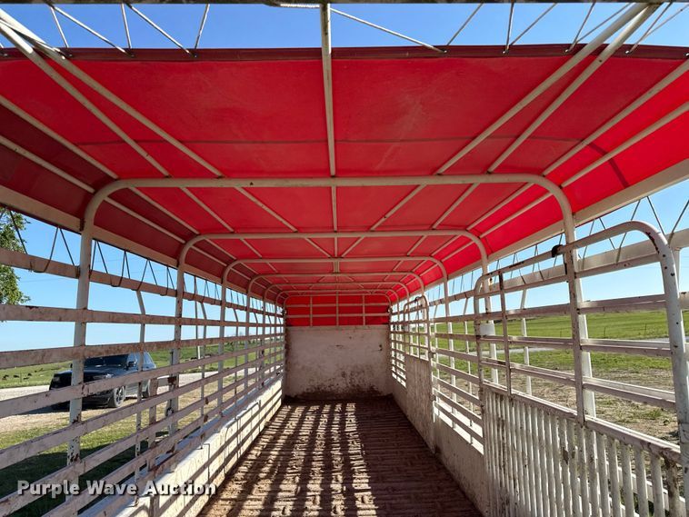 image for item DZ4470 2015 Top Hat BGN28X7-21E-F livestock trailer