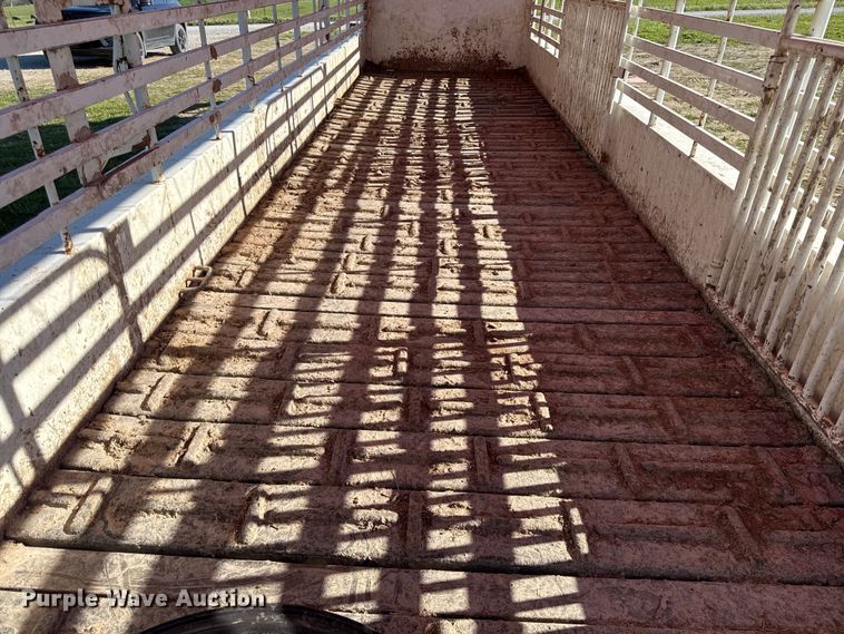 image for item DZ4470 2015 Top Hat BGN28X7-21E-F livestock trailer