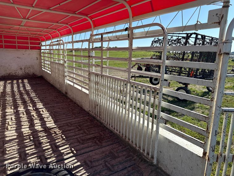 image for item DZ4470 2015 Top Hat BGN28X7-21E-F livestock trailer