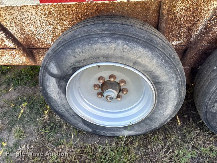image for item DZ4470 2015 Top Hat BGN28X7-21E-F livestock trailer