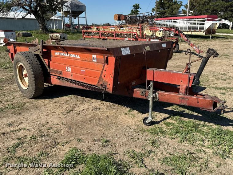 image for item DZ4473 International manure spreader