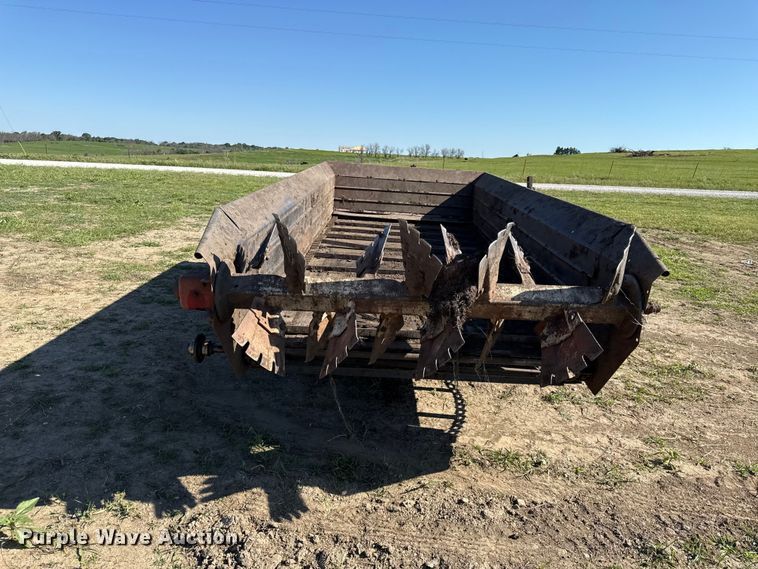 image for item DZ4473 International manure spreader