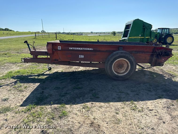 image for item DZ4473 International manure spreader
