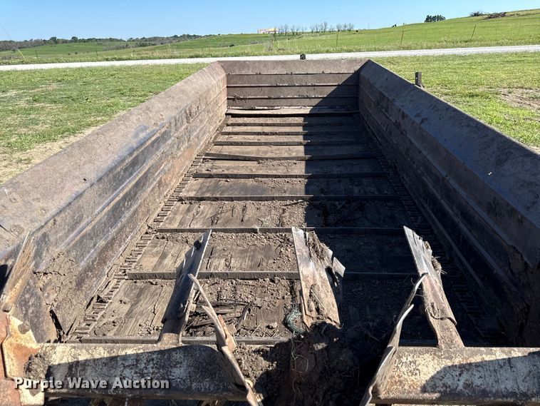 image for item DZ4473 International manure spreader