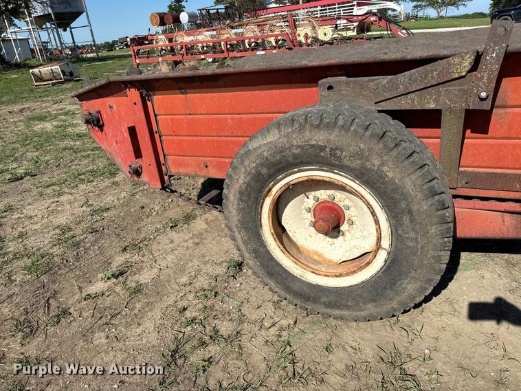 image for item DZ4473 International manure spreader