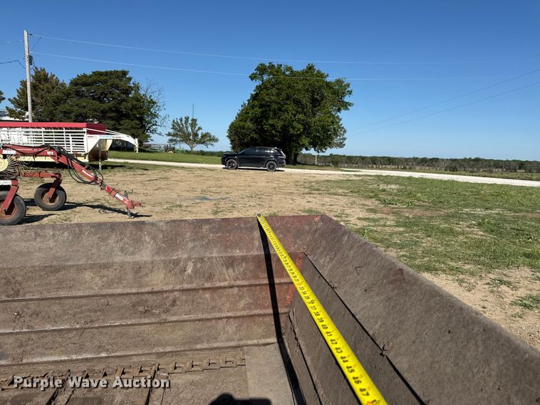 image for item DZ4473 International manure spreader