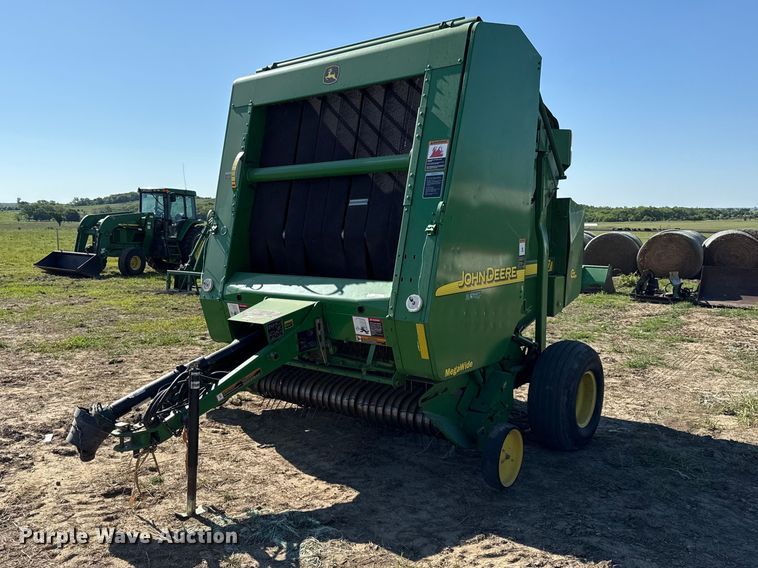 image for item DZ4474 John Deere 567 round baler