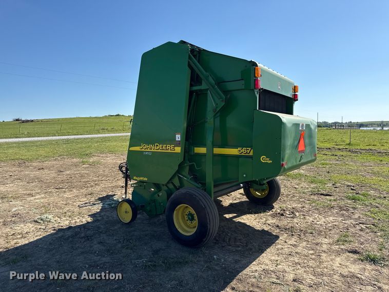 image for item DZ4474 John Deere 567 round baler