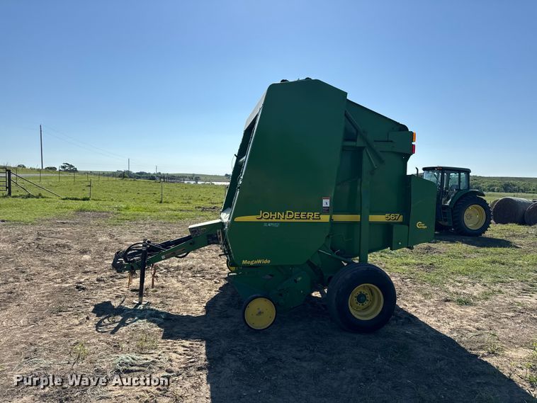 image for item DZ4474 John Deere 567 round baler