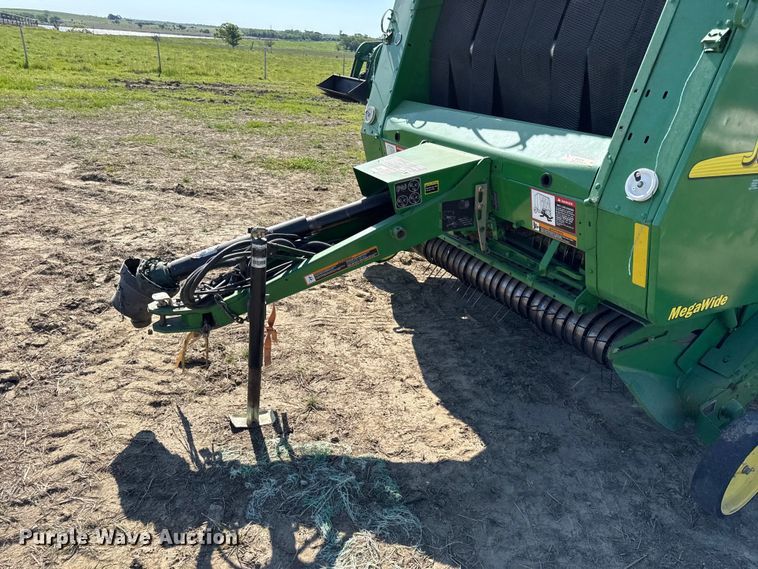 image for item DZ4474 John Deere 567 round baler